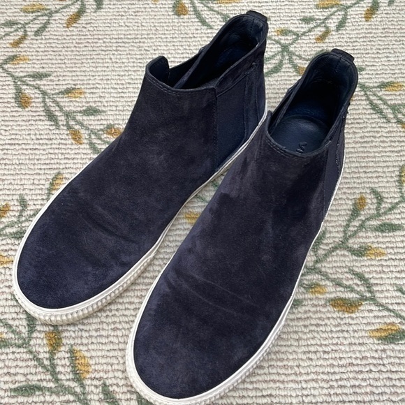 Vince slip on sneakers black suede size 38 8M - Picture 1 of 5